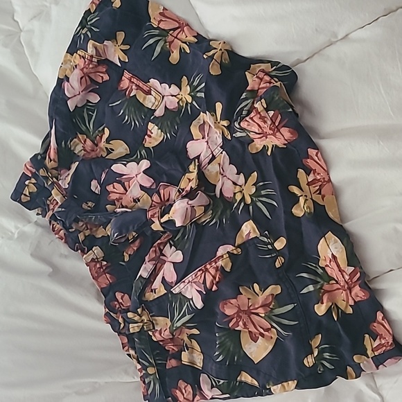 Time and Tru Tropical Shorts - Picture 4 of 6